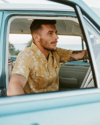 BILLABONG Wrangler Other Side Vacay Short Sleeve Shirt GOLD 2 BILLABONG Wrangler Other Side Vacay Short Sleeve Shirt GOLD - Image 2